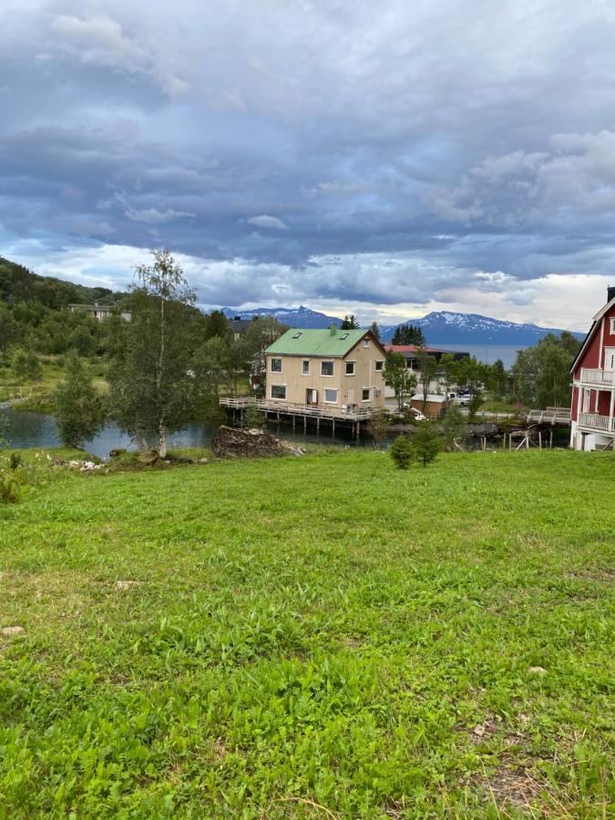 House On The Lake Bogen Luaran gambar