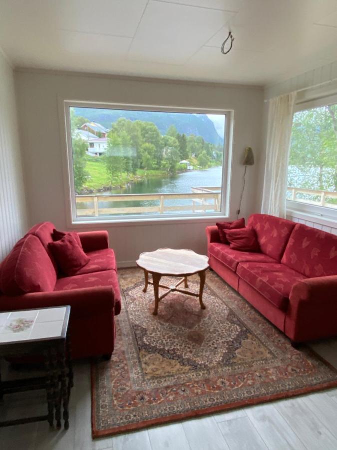 House On The Lake Bogen Luaran gambar