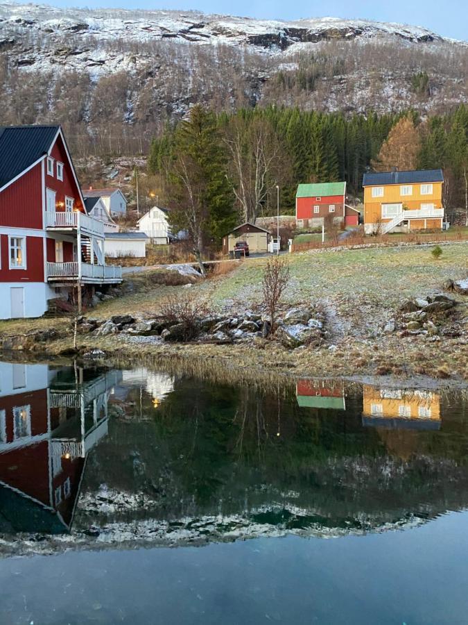 House On The Lake Bogen Luaran gambar