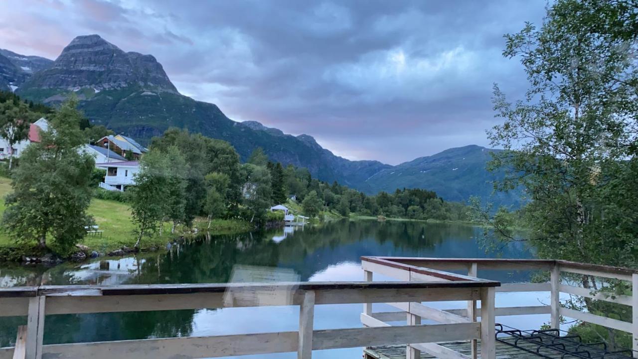 House On The Lake Bogen Luaran gambar