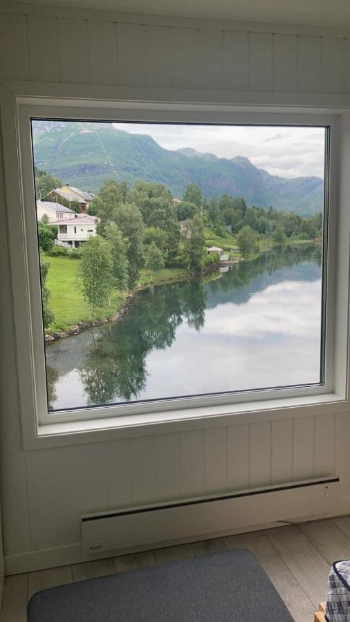 House On The Lake Bogen Luaran gambar